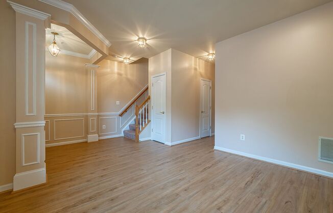 Beautiful Bright End Unit Town Home Steps to the Forest Glen Metro Station