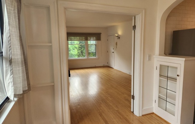 2114 7 AVE W