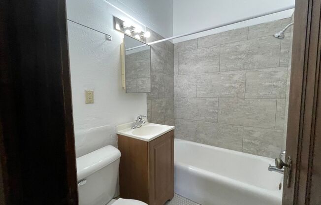 Studio, 1 bath, $755, Unit 17