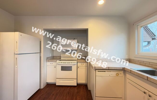 2 beds, 1 bath, 1,054 sqft, $925, Unit 716 W Packard Ave