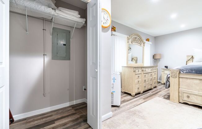 Adorable Studio for Rent - Short Term Fully Furnished!