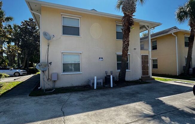 2 Bed /1 Bath 1st Level Condo For Rent! Located within just Blocks from Jax Beach 3D Virtual Tour Inside!