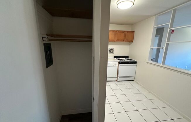 1 bed, 1 bath, $1,195, Unit 305