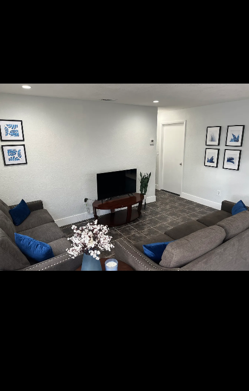 1369 NW 40 ST