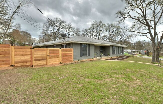 1601 ELMIRA RD