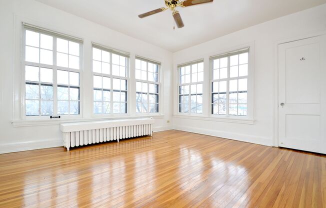 2 beds, 1 bath, 816 sqft, $1,320, Unit 24 - 215