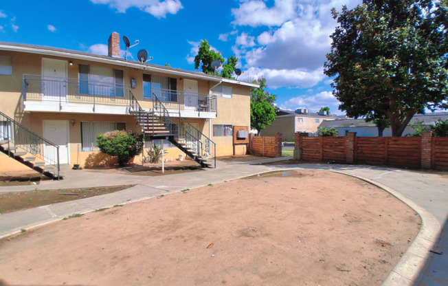 3331 E Sierra Madre Ave
