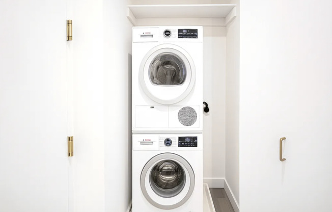1 bed, 1 bath, $3,935, Unit 1718