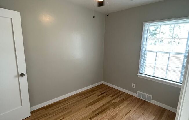 2 BEDROOM, 1 BATHROOM APARTMENT