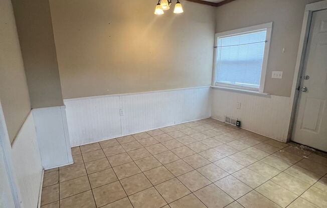 3 beds, 1 bath, $1,200, Unit Unit B