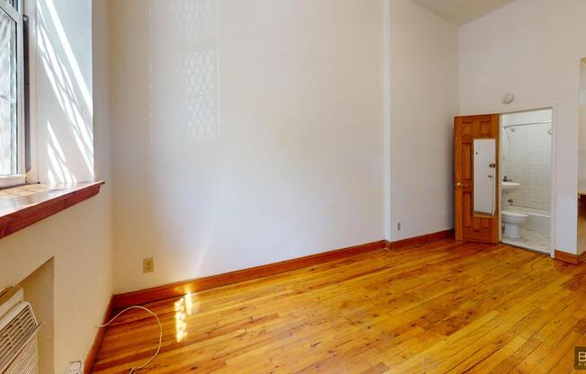 271 W 73 ST