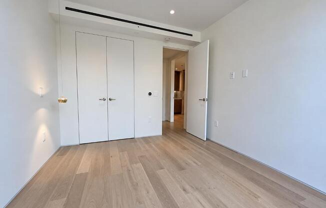 350 E 18 ST