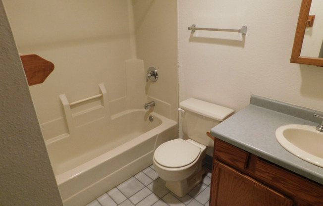 2 beds, 1 bath, $900, Unit 271-09