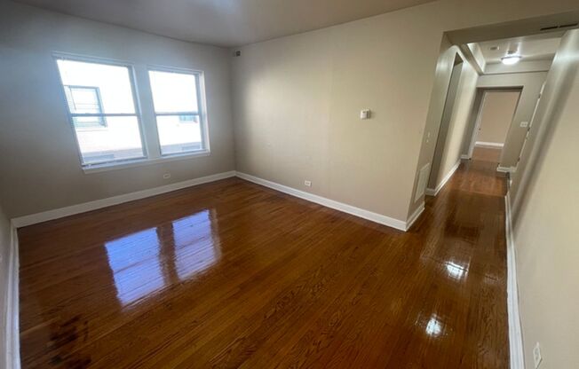 3 beds, 1 bath, $1,200, Unit 4842 #2S