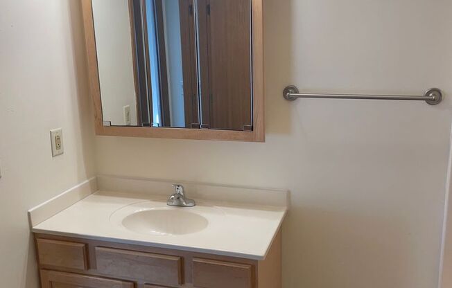 3 beds, 1 bath, 1,040 sqft, $1,800, Unit 3156-103