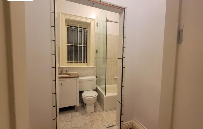 172 W 77 ST