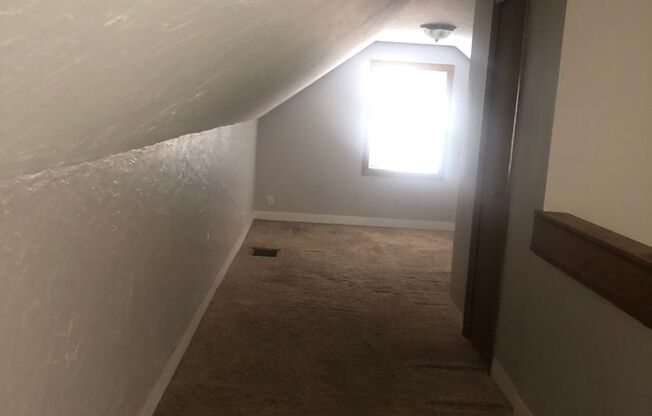 Cozy 3 Bedroom, 1Bath House Available o