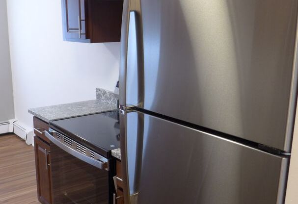 1 bed, 1 bath, 650 sqft, $1,650, Unit 2B
