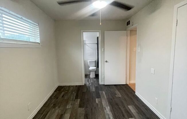 1 bed, 1 bath, 492 sqft, $1,000, Unit C-8