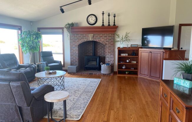 LONG BEACH VACATION HOME BY THE MONTH - VIEW & BEACH ACCESS