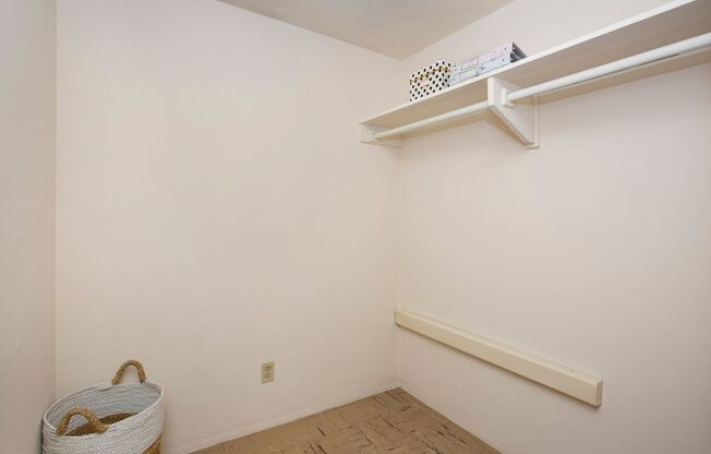 Studio, 1 bath, 423 sqft, $1,380, Unit 419