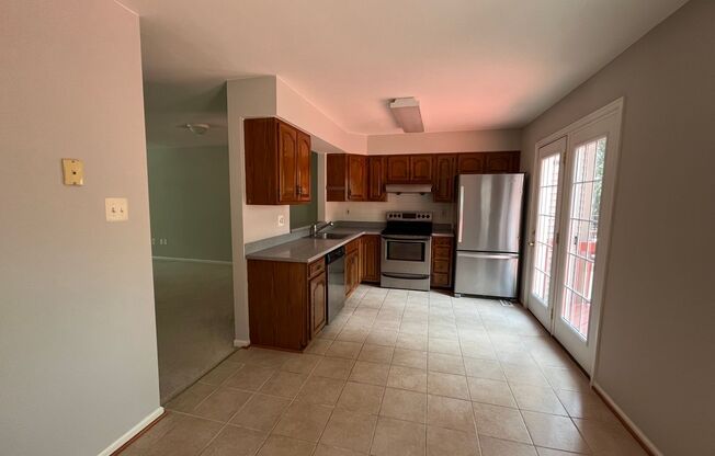 Updated 3 BR/2.5 BA Townhome in Dorsey Hall!