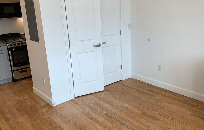 Studio, 1 bath, 415 sqft, $1,595, Unit 64-207