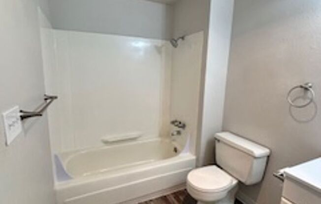 1 bed, 1 bath, 630 sqft, $1,250, Unit 40