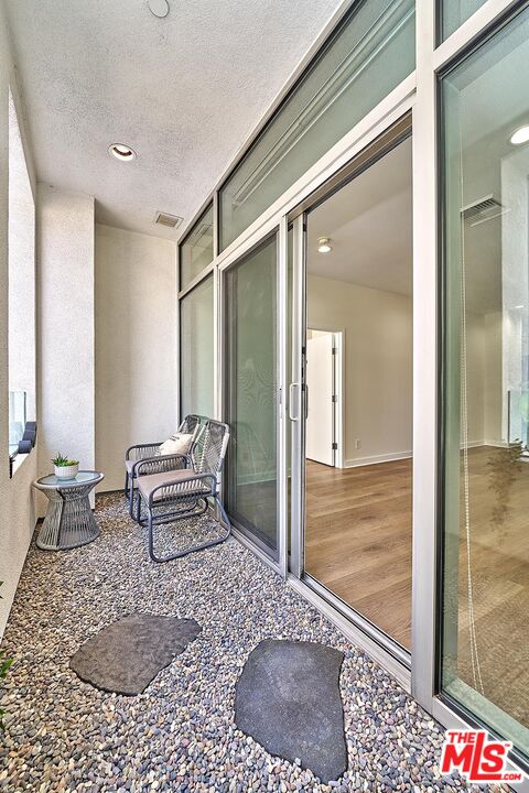 2 beds, 2 baths, 1,010 sqft, $3,050, Unit 404