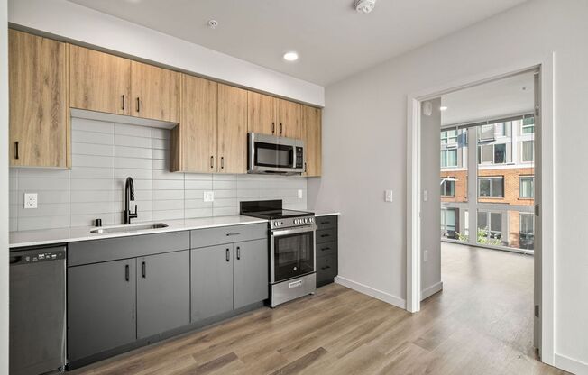 1 bed, 1 bath, 585 sqft, $1,715, Unit 515