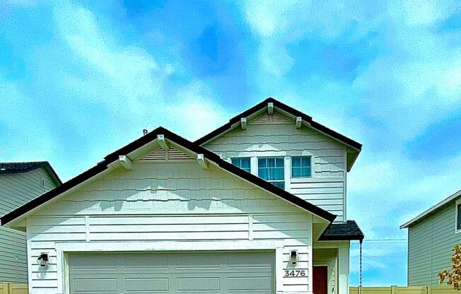 3 Bedroom 2.5 Bath w/Community Pool