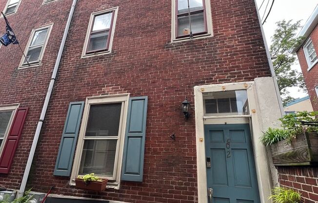 Gorgeous 2-Bedroom Townhome in Society Hill! Available NOW!