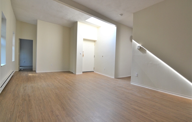 2 beds, 1 bath, 970 sqft, $4,075, Unit 63-6