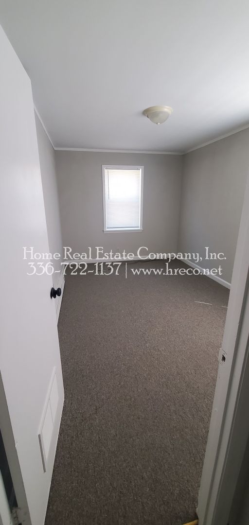 Cambridge Apartments | 2322 N. Cherry Street Apt B