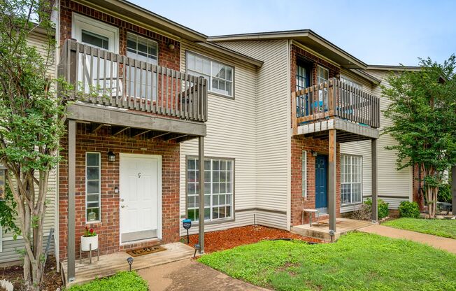 River Crossing Townhouse - Near Downtown - 2bd/2.5ba - Newly Renovated - Pet Friendly - Washer/Dryer -  $1795