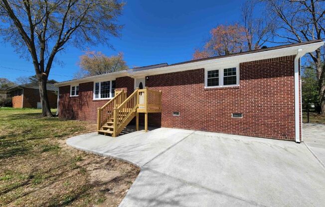 Charming 4-Bedroom Ranch Home near Southlake Mall
