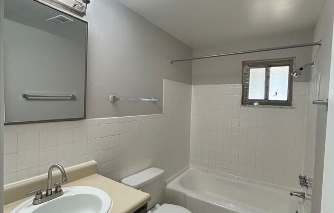 2 beds, 1 bath, 1,187 sqft, $999