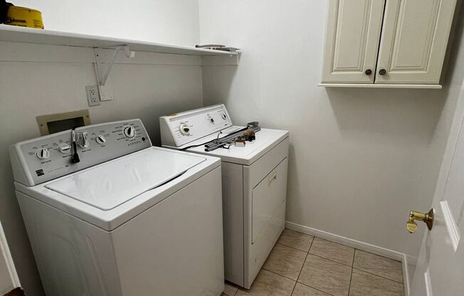 2 beds, 1 bath, $2,995