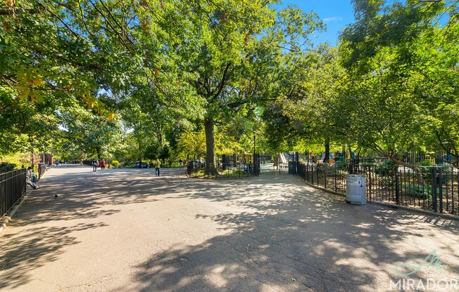 2 beds, 1 bath, $5,400, Unit 5D