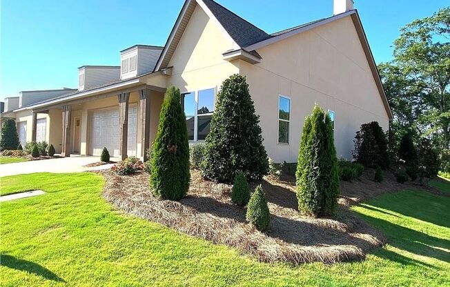 New 3 bed 2 bath Condo in Windsor Village!