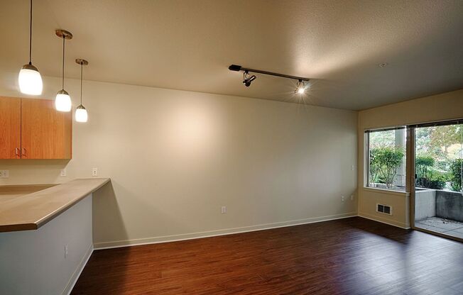 1 bed, 1 bath, 751 sqft, $2,500, Unit 212