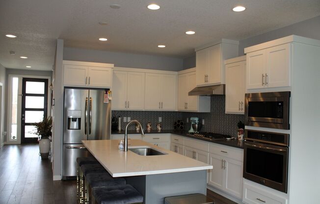 BEAUTIFUL 4+ BR, 2.5 BA TWO STORY HOME IN FRASIER DOWNS! PET FRIENDLY!