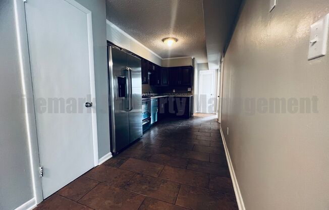 2 beds, 1 bath, $850, Unit 225-9