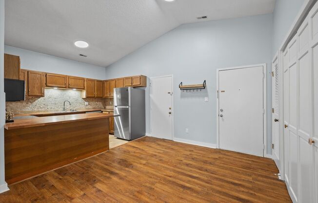 This beautifully maintained 2-bedroom, 2-bath 3rd Floor unit in Lake Wylie Woods is a Gem!
