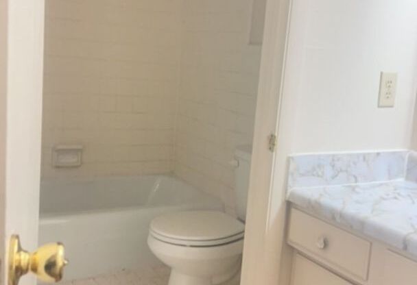 1 bed, 1 bath, 725 sqft, $970, Unit R01 Annex