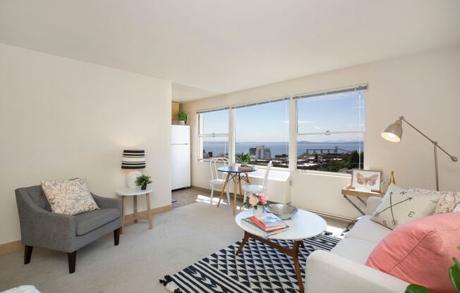 Studio, 1 bath, 423 sqft, $1,380, Unit 419