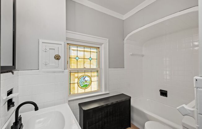 Beautiful 3 Bedroom House in Carrick Available May 1!