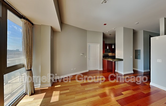 230 W DIVISION ST