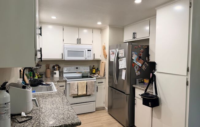 MOVE-IN SPECIAL: $200 OFF YOUR FIRST MONTH'S RENT!