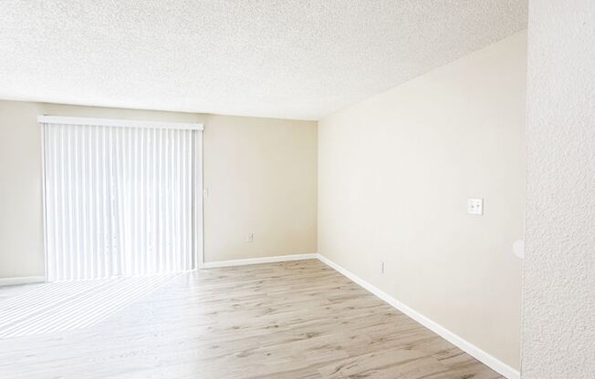 2 beds, 1 bath, 788 sqft, $1,300, Unit 1899F